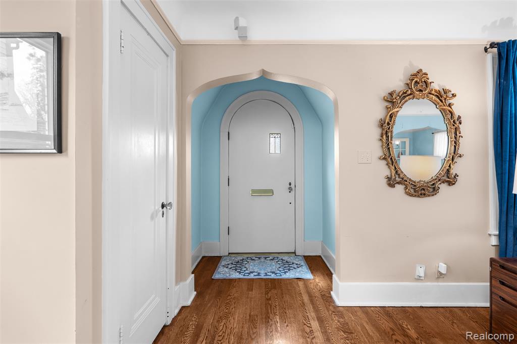 414 Cloverly Road Grosse Pointe Farms, MI 48236 - Photo 9 of 60