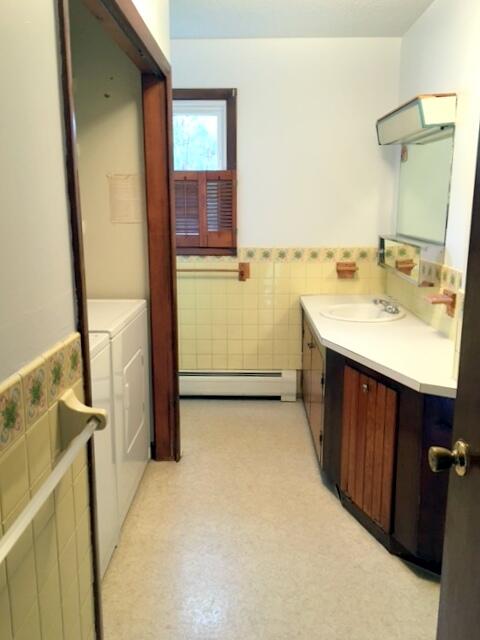 9 Booker Avenue Waterville, ME 04901 - Photo 9 of 20 Full bath, 1st floor