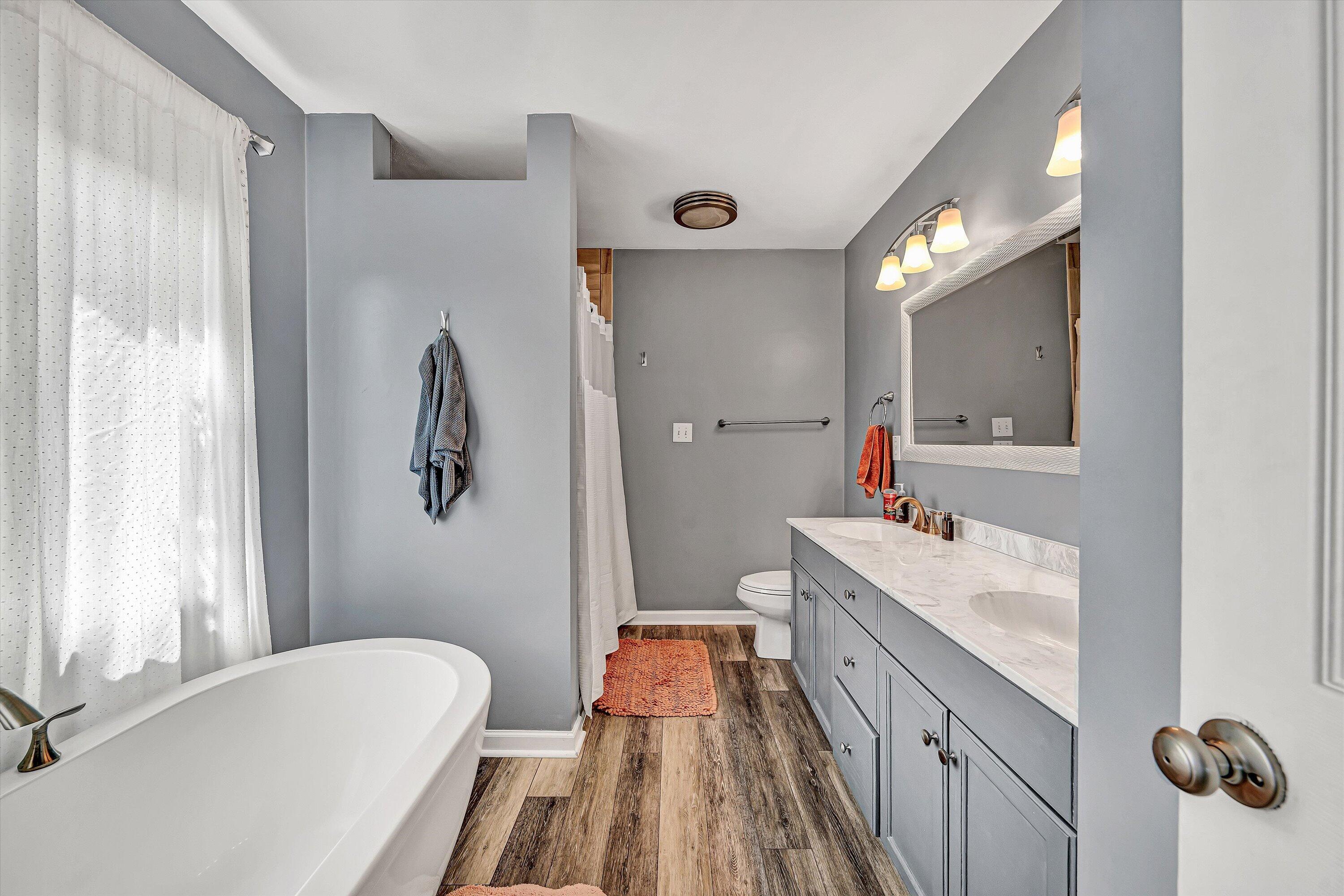 3808 Rte 3004 Roanoke, VA 24012 - Photo 20 of 44 Primary Bathroom