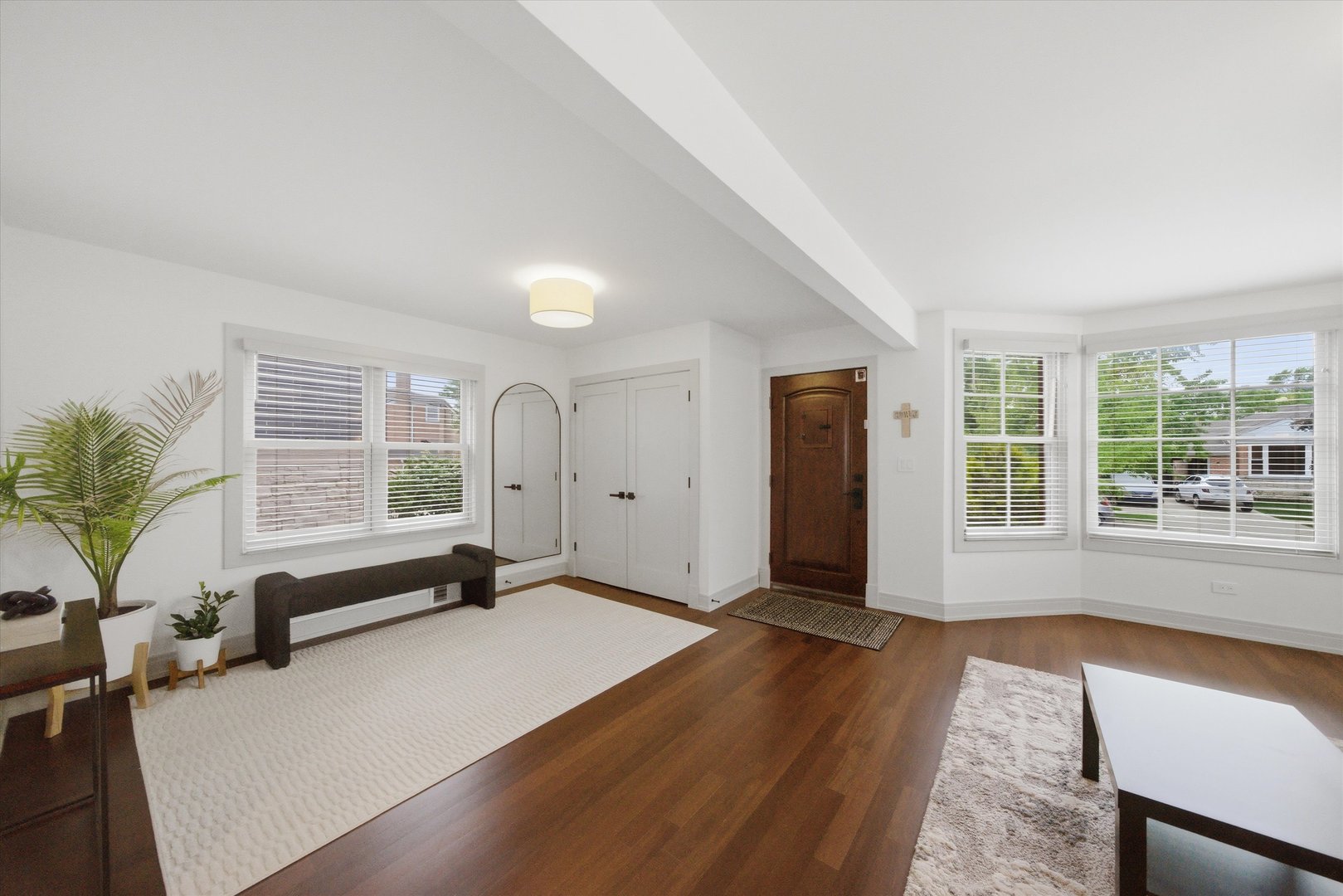 6057 North Tripp Avenue Chicago, IL 60646 - Photo 3 of 45