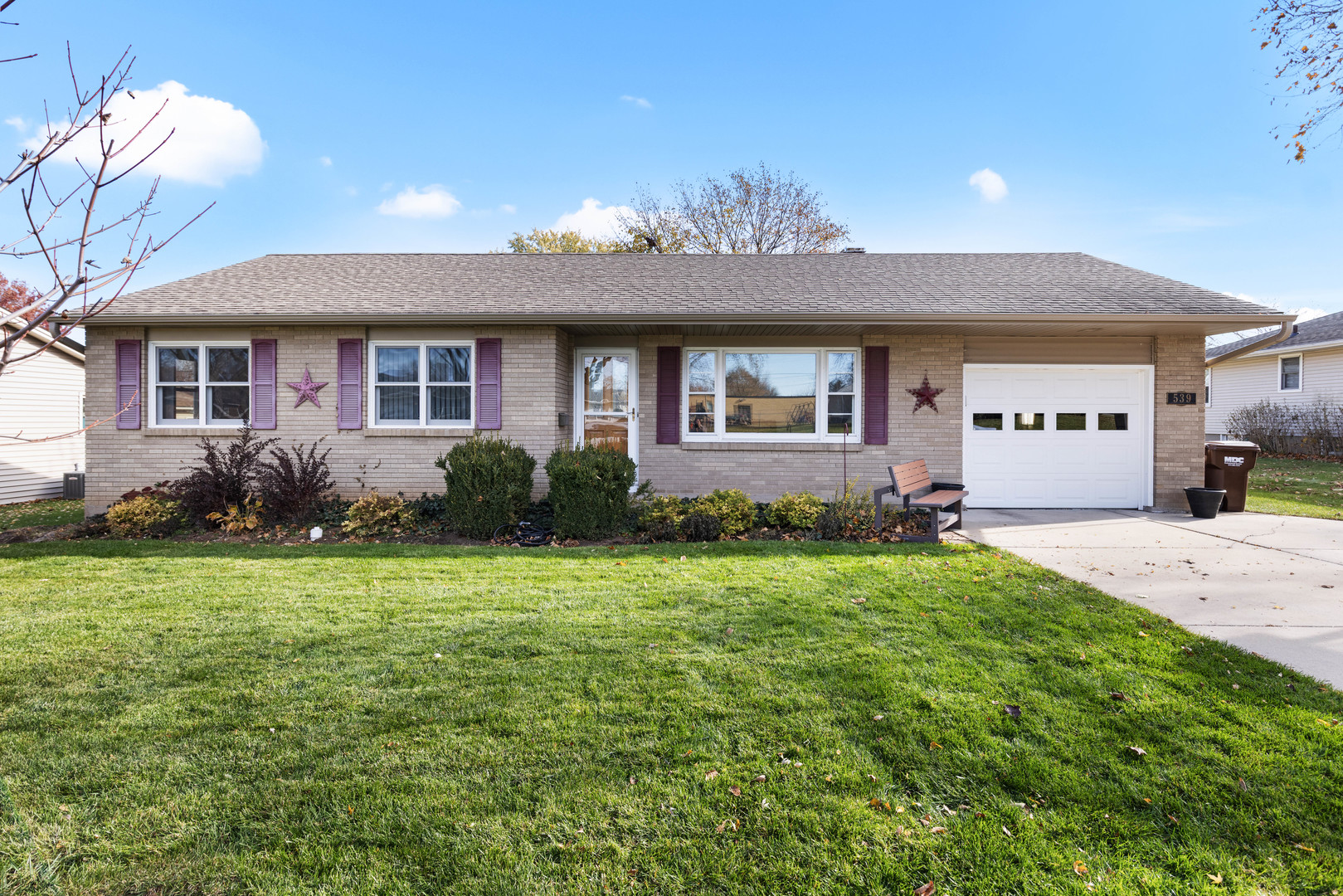 539 Riley Drive Marengo, IL 60152 - Photo 1 of 17 a front view of a house with a yard