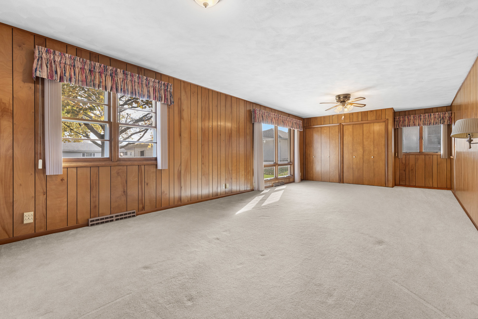539 Riley Drive Marengo, IL 60152 - Photo 11 of 17 a view of an empty room with a window