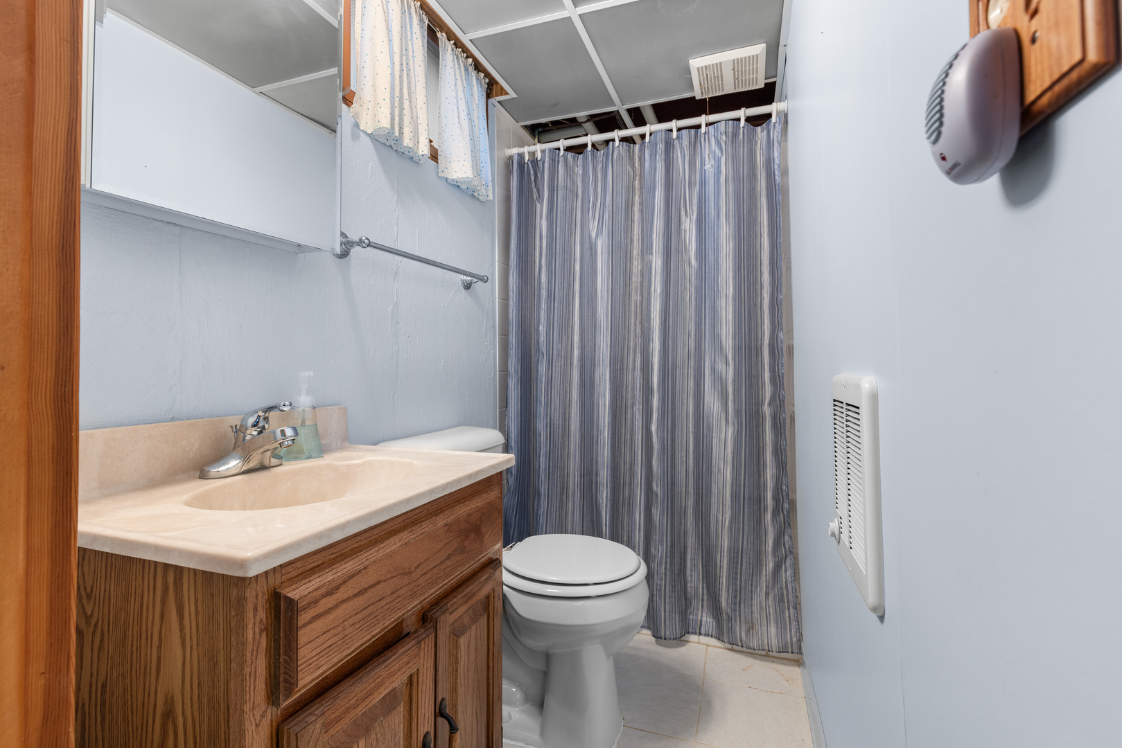 539 Riley Drive Marengo, IL 60152 - Photo 13 of 17 a bathroom with a sink a toilet and shower