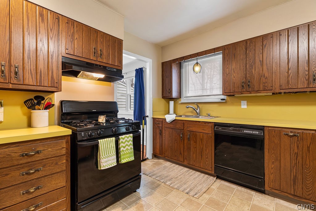 210 Jane Drive Camillus, NY 13219 - Photo 13 of 32