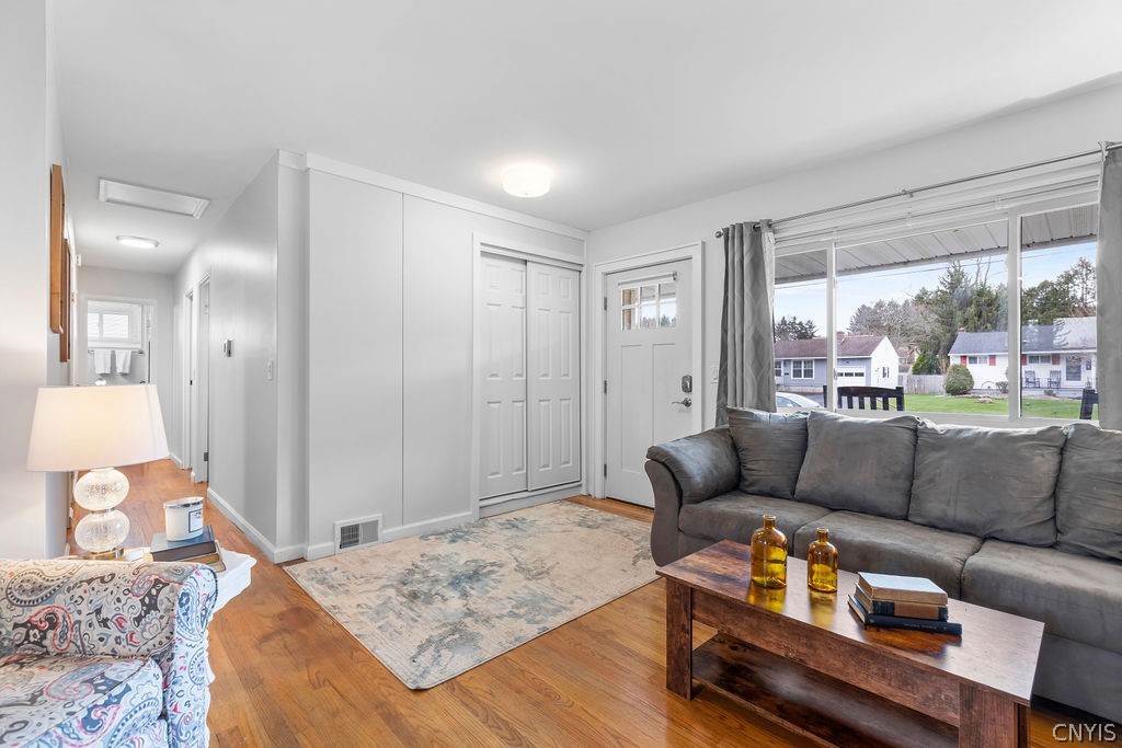 210 Jane Drive Camillus, NY 13219 - Photo 5 of 32