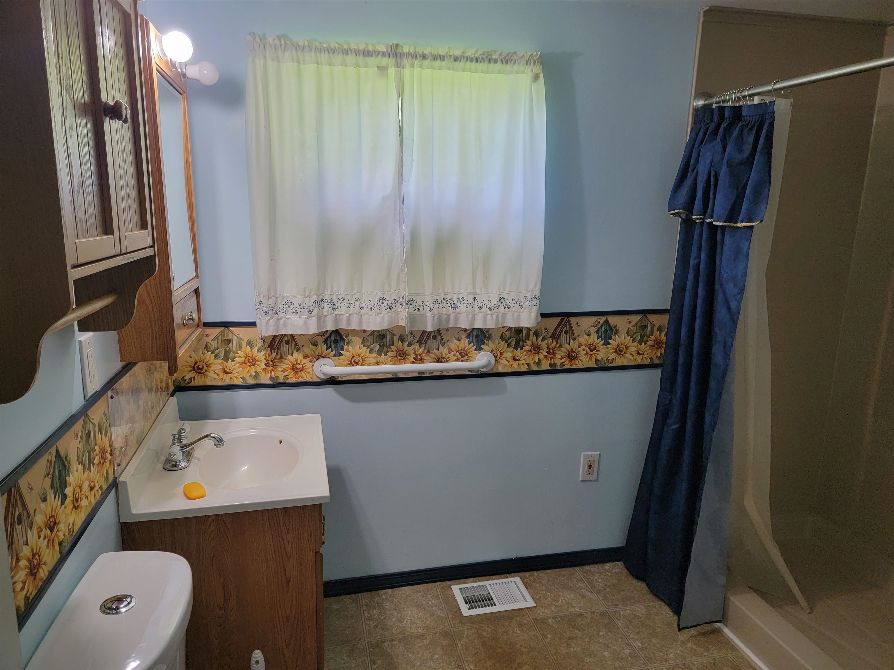 5134 East Frances Road Mount Morris, MI 48458 - Photo 8 of 13 50120554-7.JPG