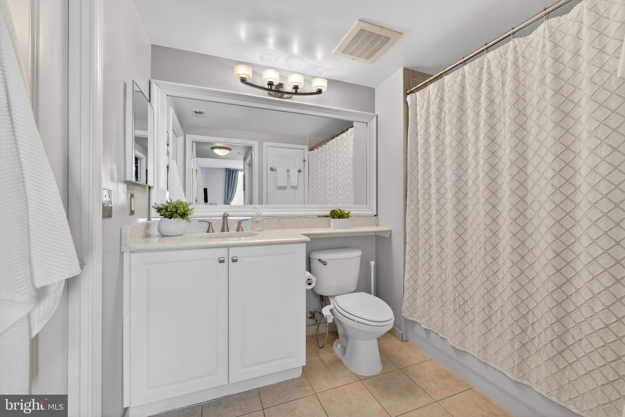 851 North Glebe Road, Unit 1301 Arlington, VA 22203 - Photo 34 of 84 Full Bathroom - Fresh Finishes, Everyday Function!