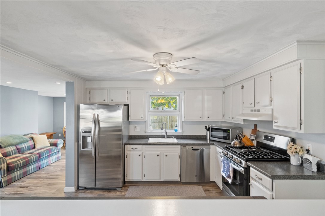 123 Harmony Court Warwick, RI 02889 - Photo 12 of 34