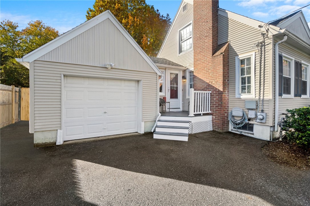 123 Harmony Court Warwick, RI 02889 - Photo 3 of 34