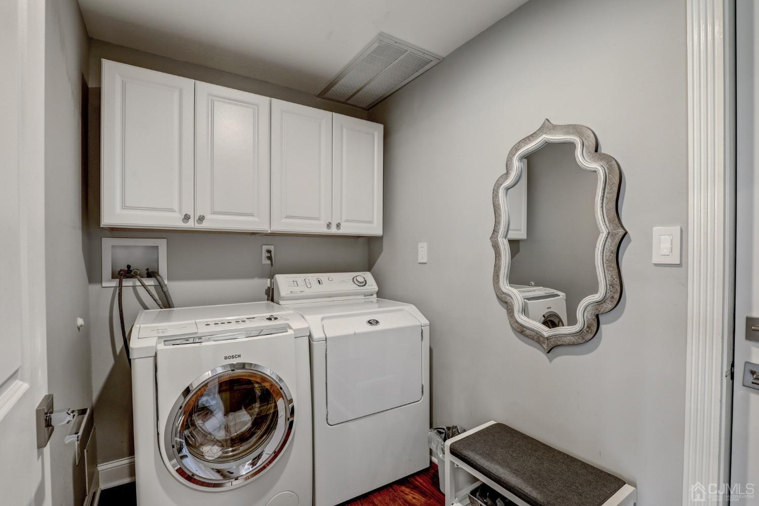 33 Edinburg Circle Old Bridge, NJ 07747 - Photo 20 of 51 a utility room with dryer and washer