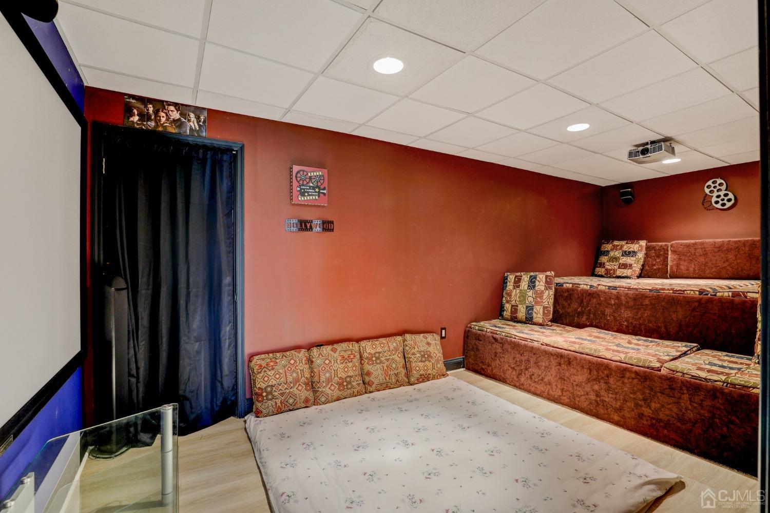 33 Edinburg Circle Old Bridge, NJ 07747 - Photo 34 of 51 a living room with furniture