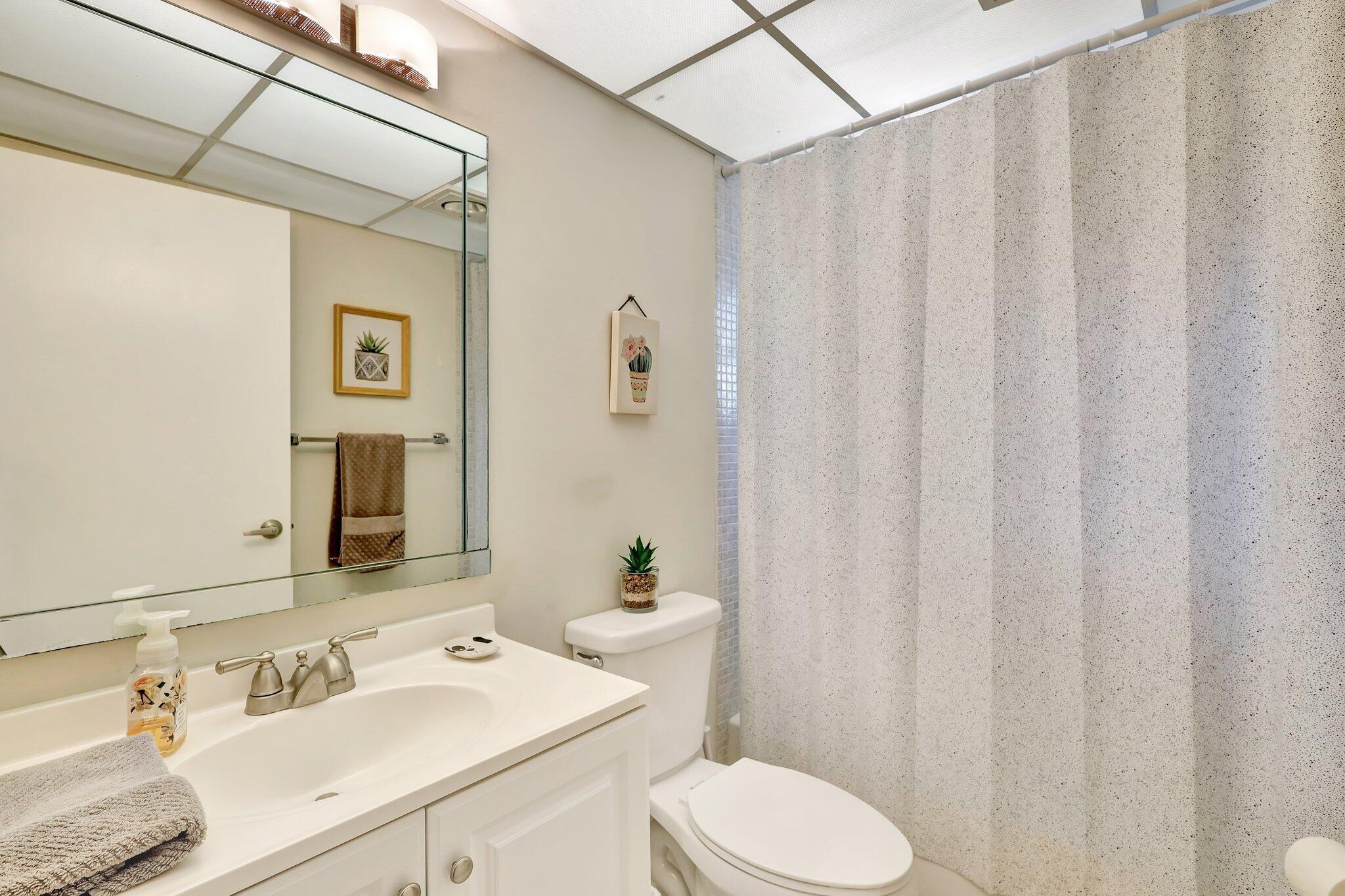 825 East Normandy Delray Beach, Unit R Delray Beach, FL 33484 - Photo 11 of 22 11-web-or-mls-_82A6385
