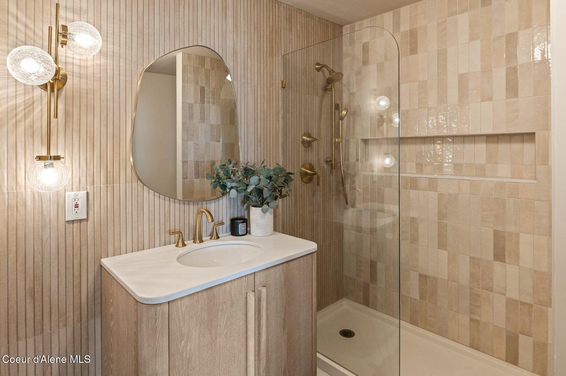 7801 West Eagle Ridge Road Coeur D'Alene, ID 83814 - Photo 39 of 111 Bathroom #2