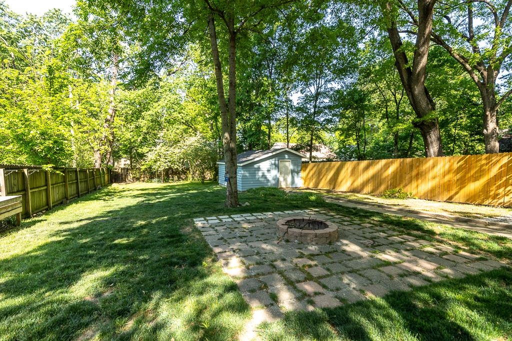 119 South Fenwick Road Memphis, TN 38111 - Photo 13 of 28 a view of a yard with large trees