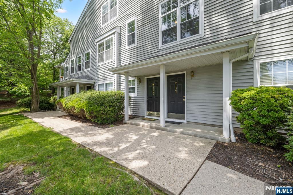 1306 Paddington Road, Unit 1306 Mahwah, NJ 07430 - Photo 3 of 36