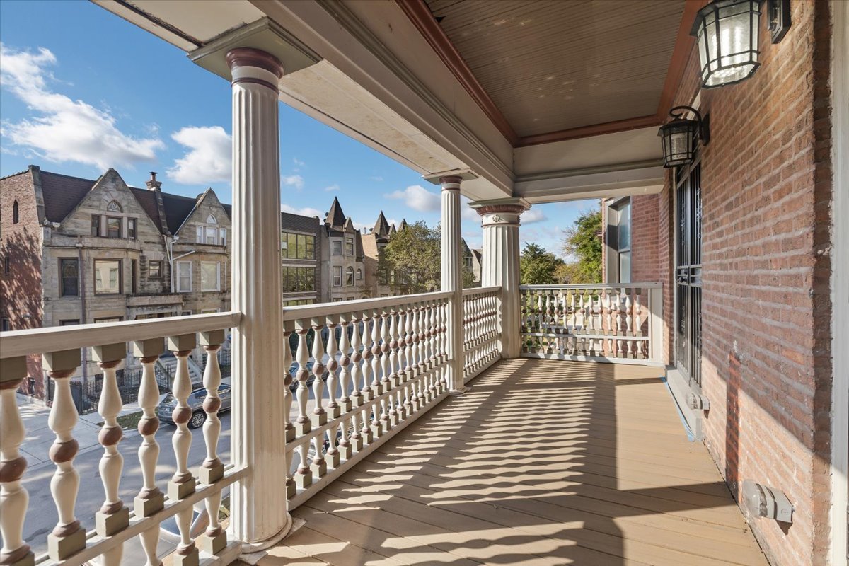 442-444 East 48th Street, Unit 2E Chicago, IL 60615 - Photo 12 of 28 a view of a balcony with wooden floor