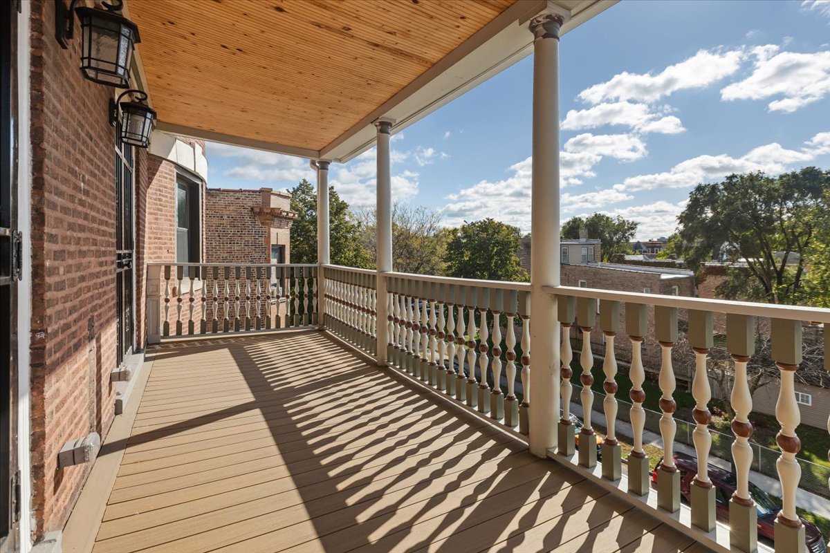 442-444 East 48th Street, Unit 2E Chicago, IL 60615 - Photo 14 of 28 a view of a balcony with wooden floor