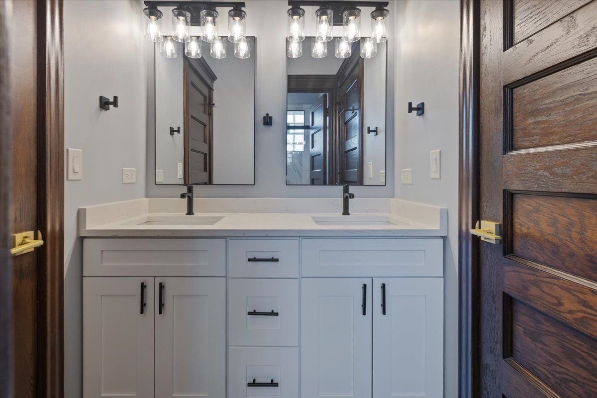 442-444 East 48th Street, Unit 2E Chicago, IL 60615 - Photo 26 of 28 a bathroom with a double vanity sink and a mirror