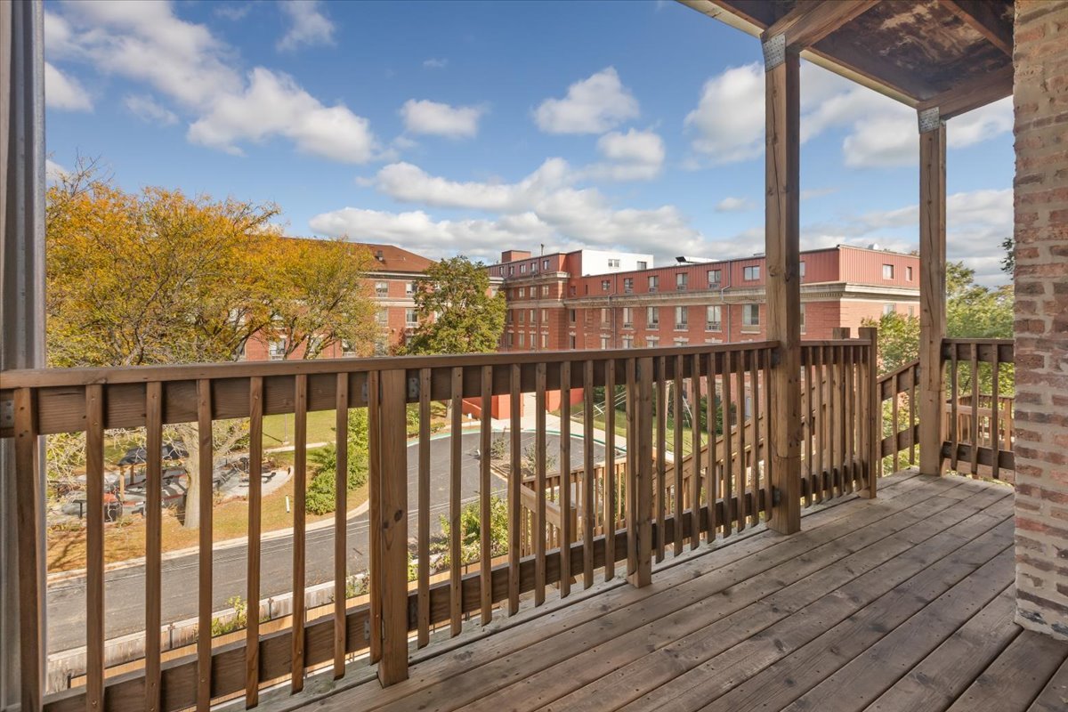 442-444 East 48th Street, Unit 2E Chicago, IL 60615 - Photo 27 of 28 a view of city from a balcony