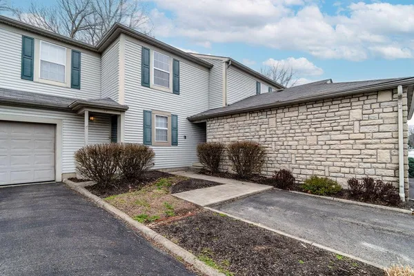 $195,000 | 169 Macdougall Lane, Unit 47B, Blacklick, OH 43004