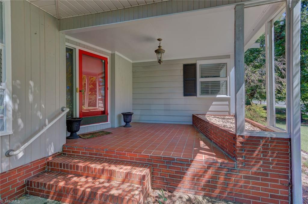 504 Rockspring Road High Point, NC 27262 - Photo 2 of 30 Gallery Image 2