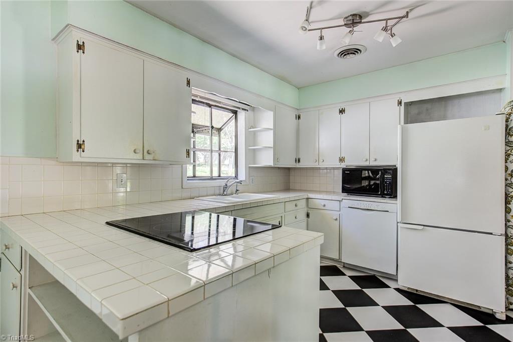504 Rockspring Road High Point, NC 27262 - Photo 11 of 30 Gallery Image 11