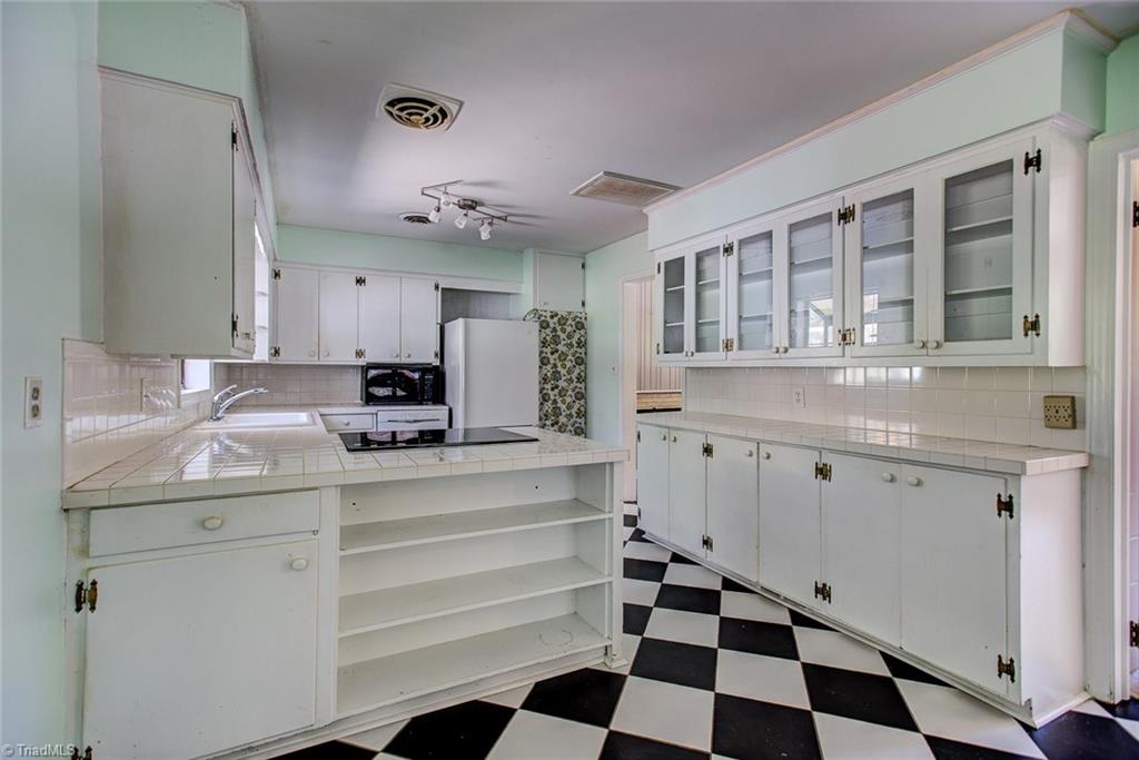 504 Rockspring Road High Point, NC 27262 - Photo 13 of 30 Gallery Image 13