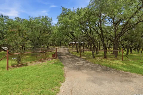 $525,000 | 30592 Oakview Road, Bulverde, TX 78163