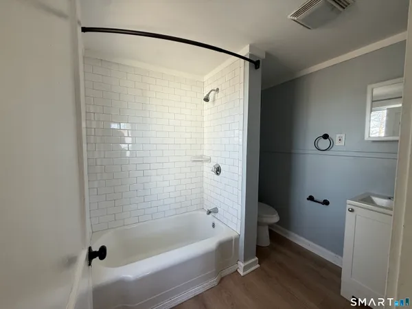 a view of a house with backyard