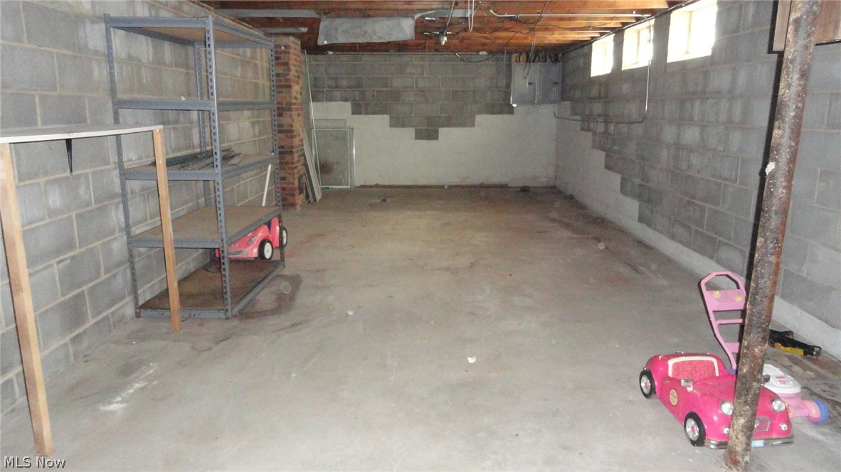13578 Cedar Road Cleveland, OH 44118 - Photo 18 of 24