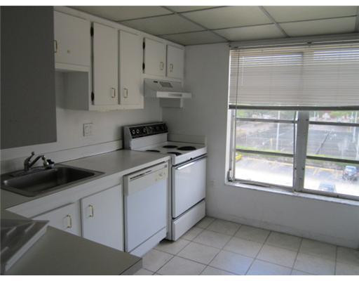 4176 Inverrary Drive, Unit 411 Lauderhill, FL 33319 - Photo 4 of 9 Kitchen