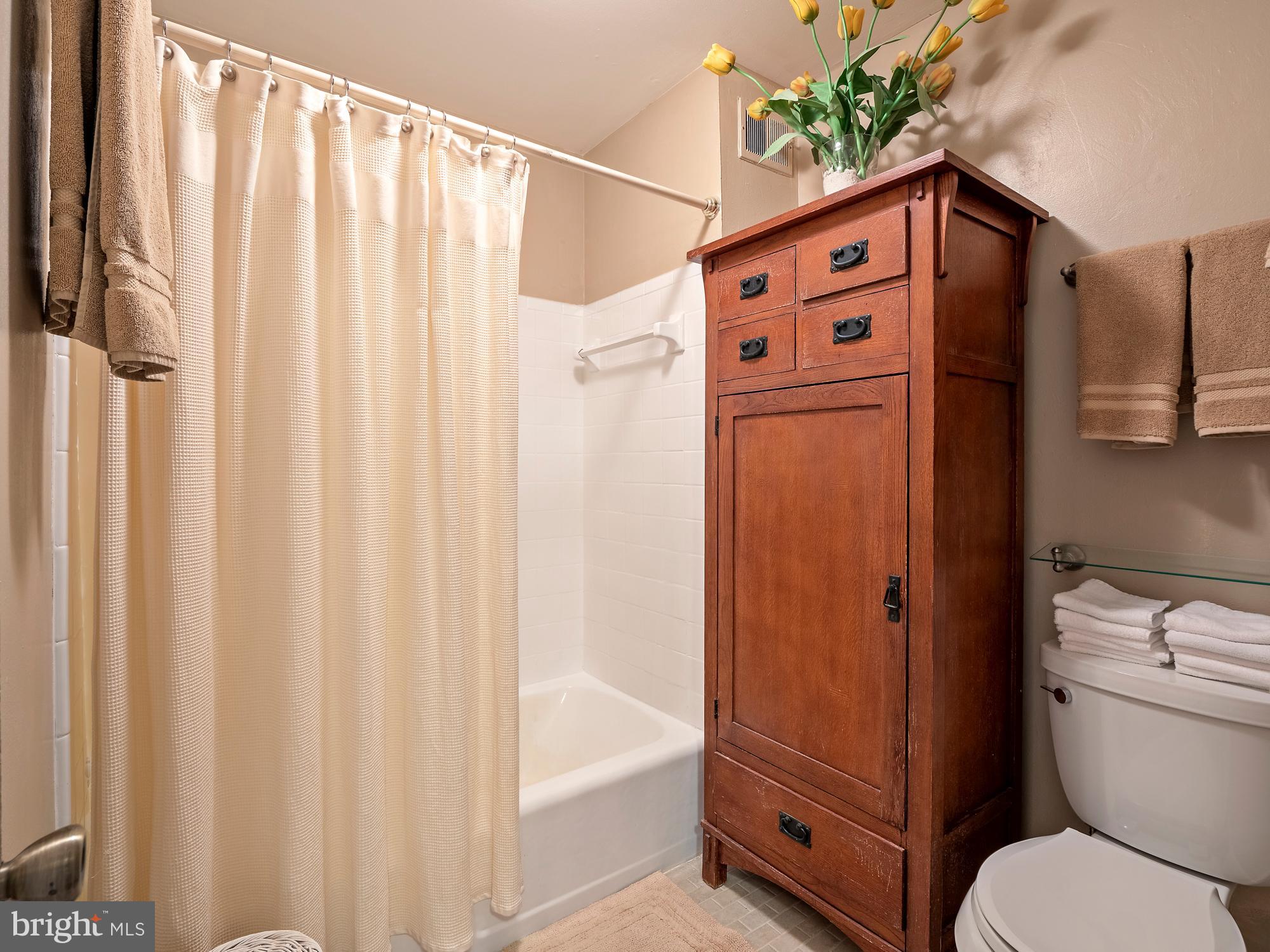 1820 Golf View Court Reston, VA 20190 - Photo 16 of 29 Gallery Image 16