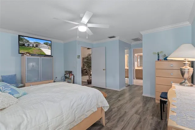 a view of a house with backyard and a garden