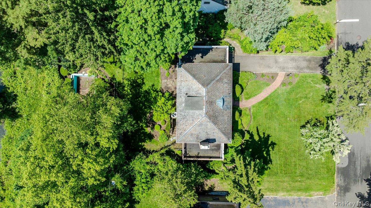 8 Parkside Drive Great Neck, NY 11021 - Photo 28 of 32
