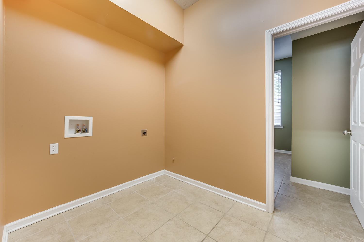 7925 Selcer Road Hixson, TN 37343 - Photo 14 of 34 Laundry