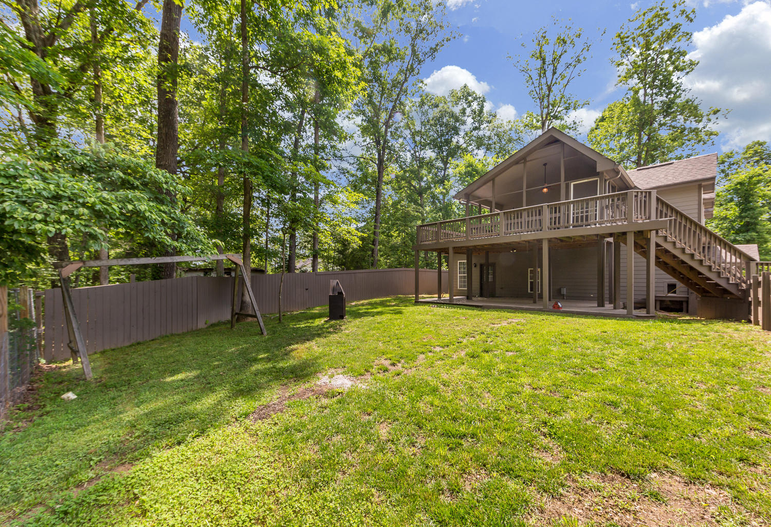 7925 Selcer Road Hixson, TN 37343 - Photo 7 of 34 Large yard