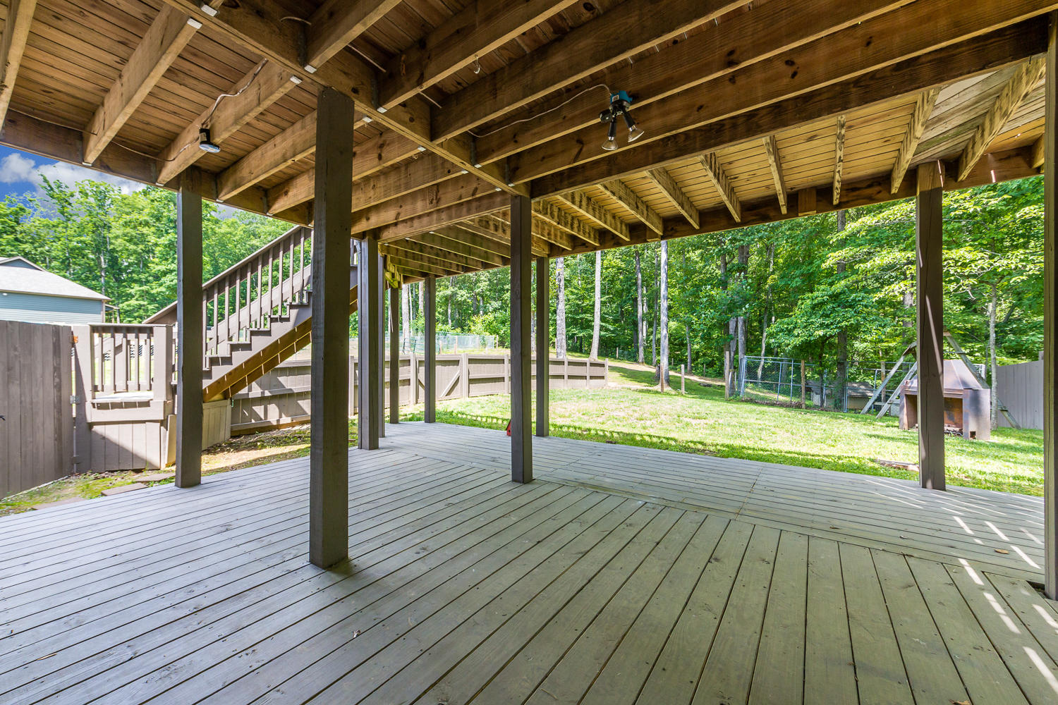 7925 Selcer Road Hixson, TN 37343 - Photo 9 of 34 Deck