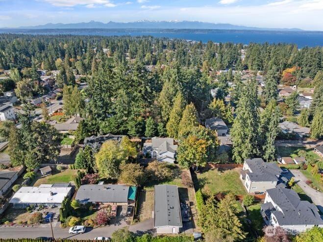21904 88th Place West Edmonds, WA 98026 - Photo 39 of 40 an aerial view of a city with lots of residential buildings