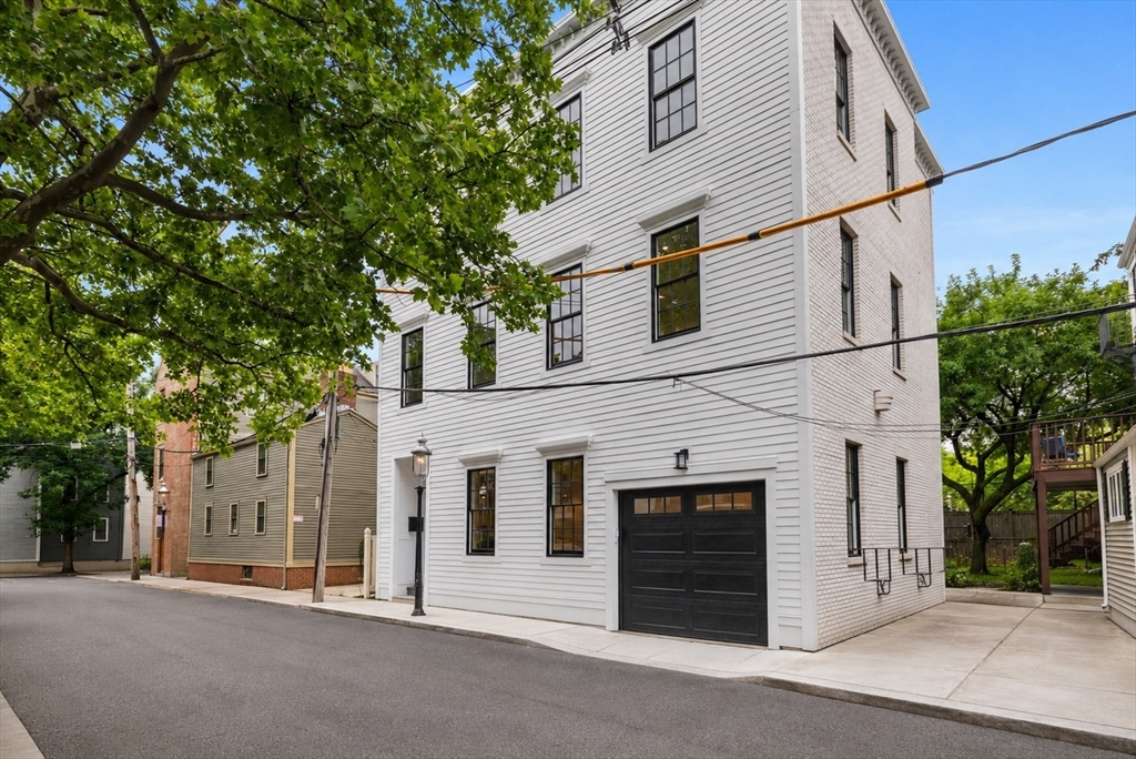 8 Lawrence Street Boston, MA 02129 - Photo 2 of 32