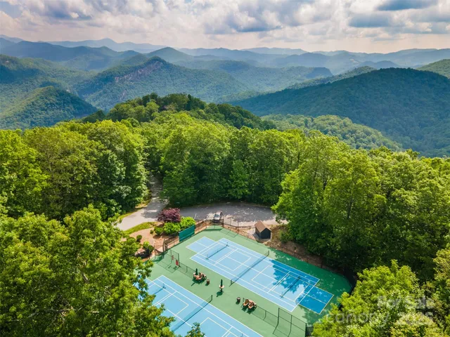 $299,999 | 627 Steeplebush Court, Glenville, NC 28736