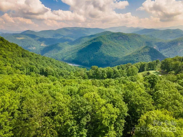 $299,999 | 627 Steeplebush Court, Glenville, NC 28736