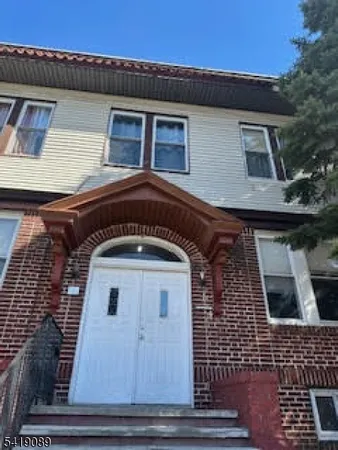 $1,800 | 216 Sunset Avenue, Unit 1R, Newark, NJ 07106