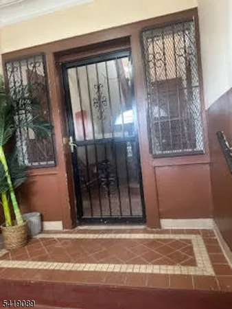 $1,800 | 216 Sunset Avenue, Unit 1R, Newark, NJ 07106