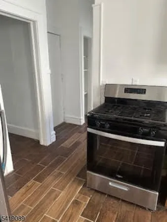 $1,800 | 216 Sunset Avenue, Unit 1R, Newark, NJ 07106