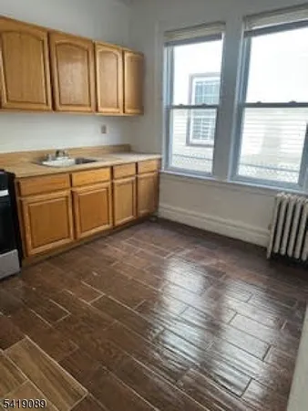$1,800 | 216 Sunset Avenue, Unit 1R, Newark, NJ 07106