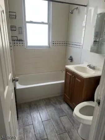 $1,800 | 216 Sunset Avenue, Unit 1R, Newark, NJ 07106