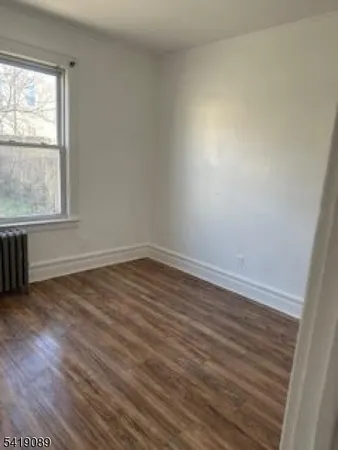 $1,800 | 216 Sunset Avenue, Unit 1R, Newark, NJ 07106