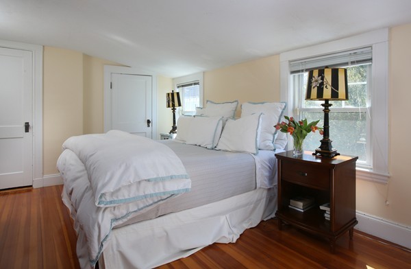 8 Maple Road Wellesley, MA 02481 - Photo 6 of 9