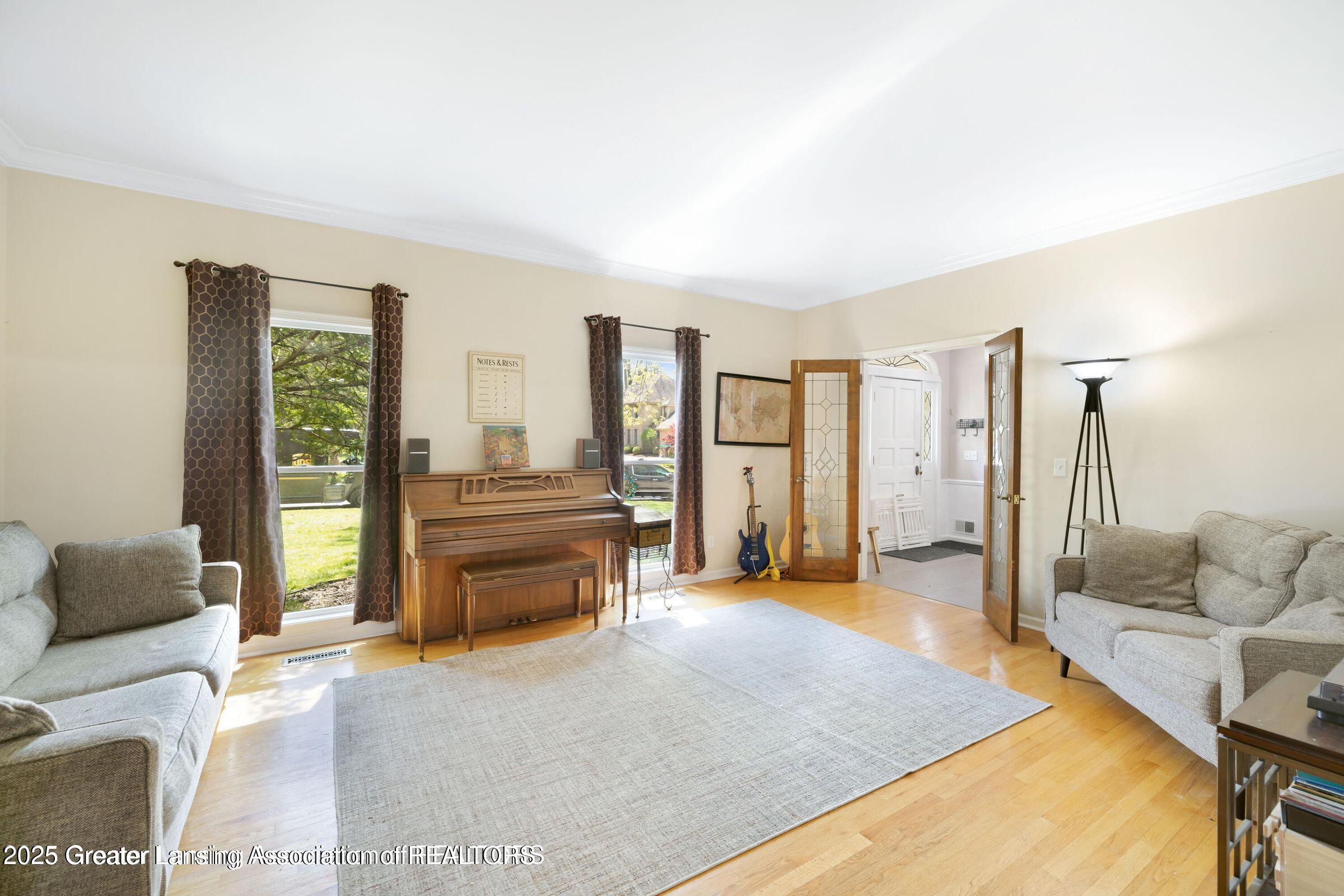 2038 Woodfield Road Okemos, MI 48864 - Photo 10 of 39 20250512185605444494000000-o