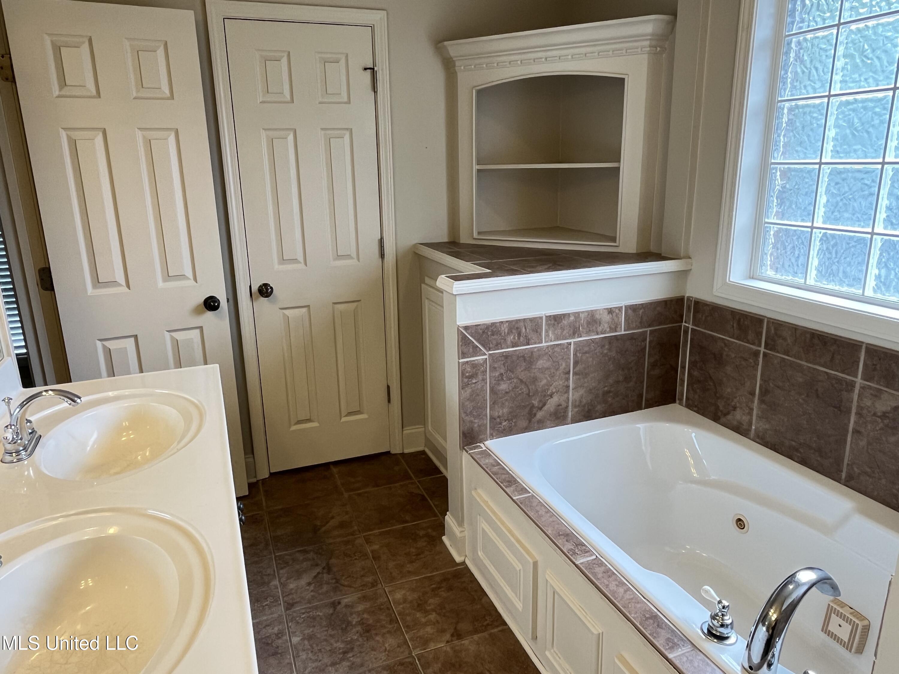 533 Roxbury Place Florence, MS 39073 - Photo 12 of 25 C6EF3D49-C86C-45DC-A8FB-BBE331FA7E03